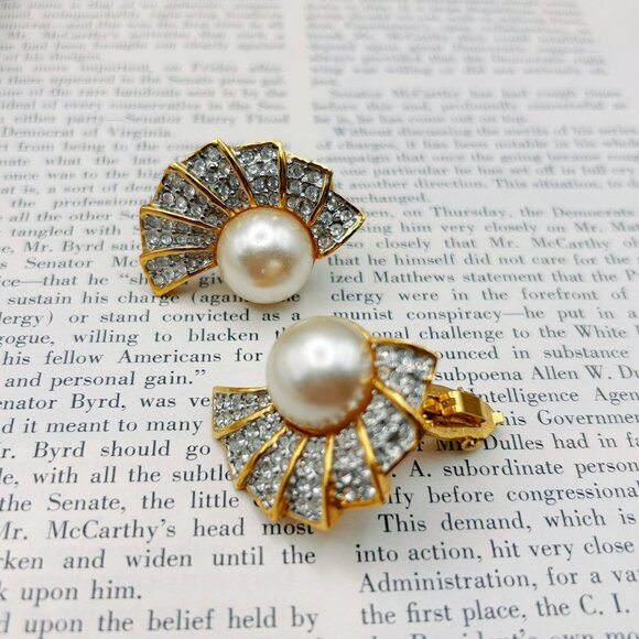 Butler Vintage 1960s clip-on earrings, oversized faux pearl & rhinestones - Picture 4 of 12